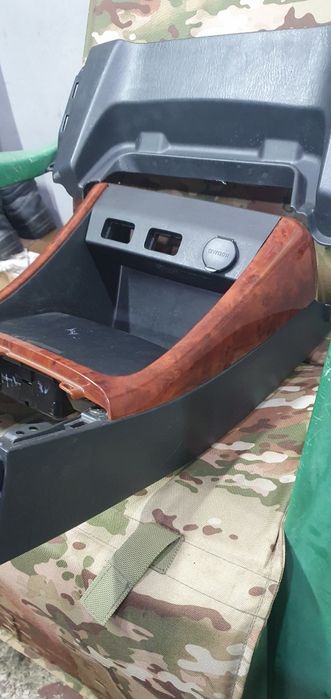 Продам консоль на камри 30