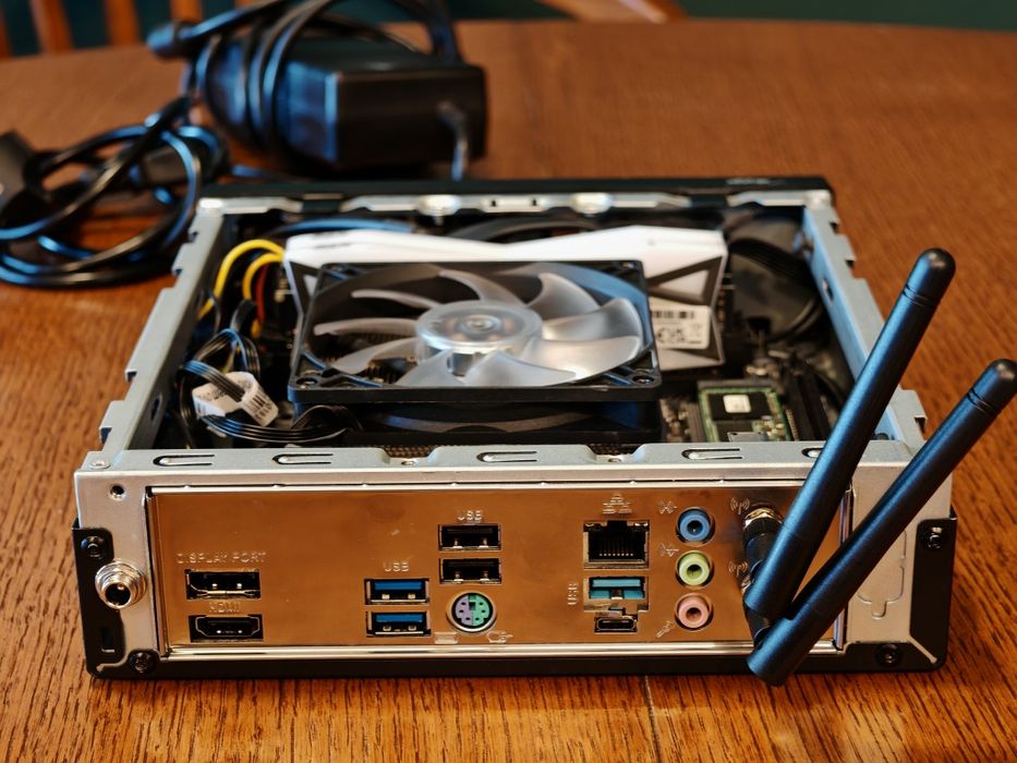 MiniPC Ryzen 5600G, 2x8GB DDR4 4133 RGB, chłodzenie thermallight argb