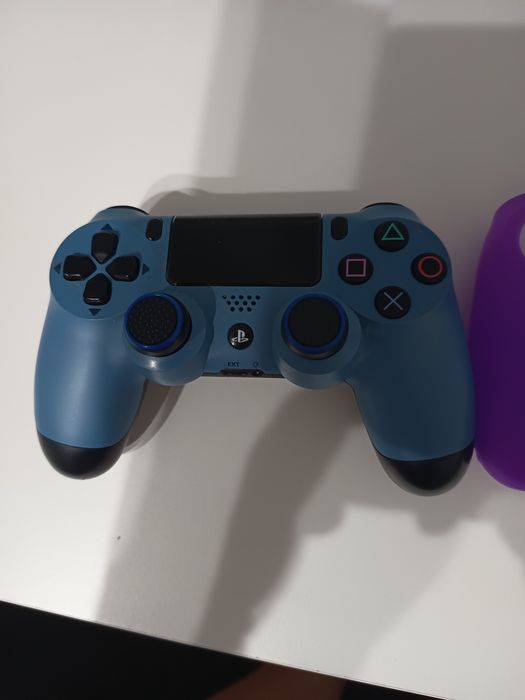 Ps4 Slim com 1000gb com comando + acessorios
