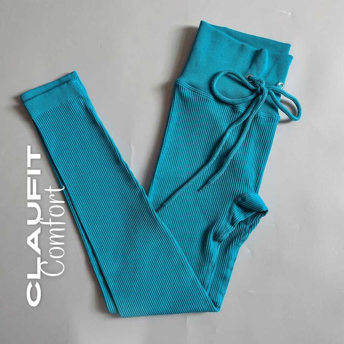 Conjunto Desportivo Azul Celeste: Casaco, Top, Sutiã, Legging e Calção