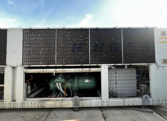 Chiller RHOSS TCAVSZ21040 1037 kW