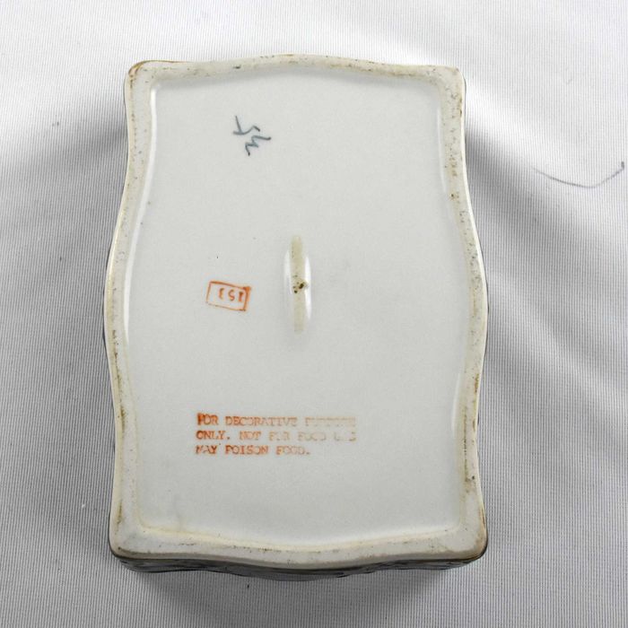 Caixa porcelana da China com brasão da Monarquia