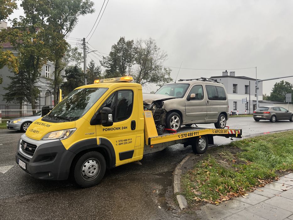 Pomoc drogowa Pabianice laweta s8 s14 holowanie do 14 ton Pomocnik