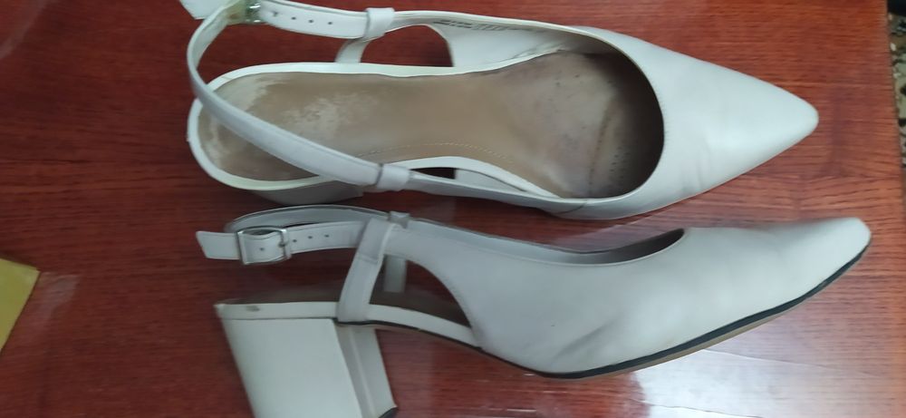 Продам босоніжки закриті, бренд Clarks