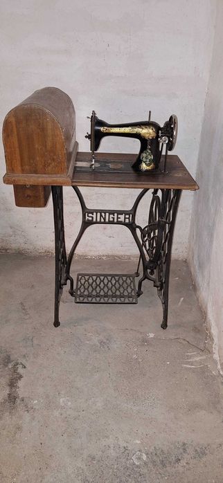 Maquina costura Singer antiga