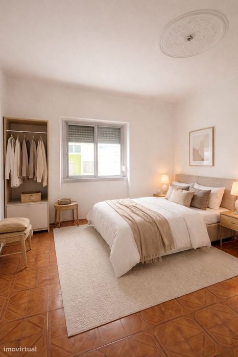 Apartamento T2 à venda na rua General Humberto Delgado — Amora, Setúbal