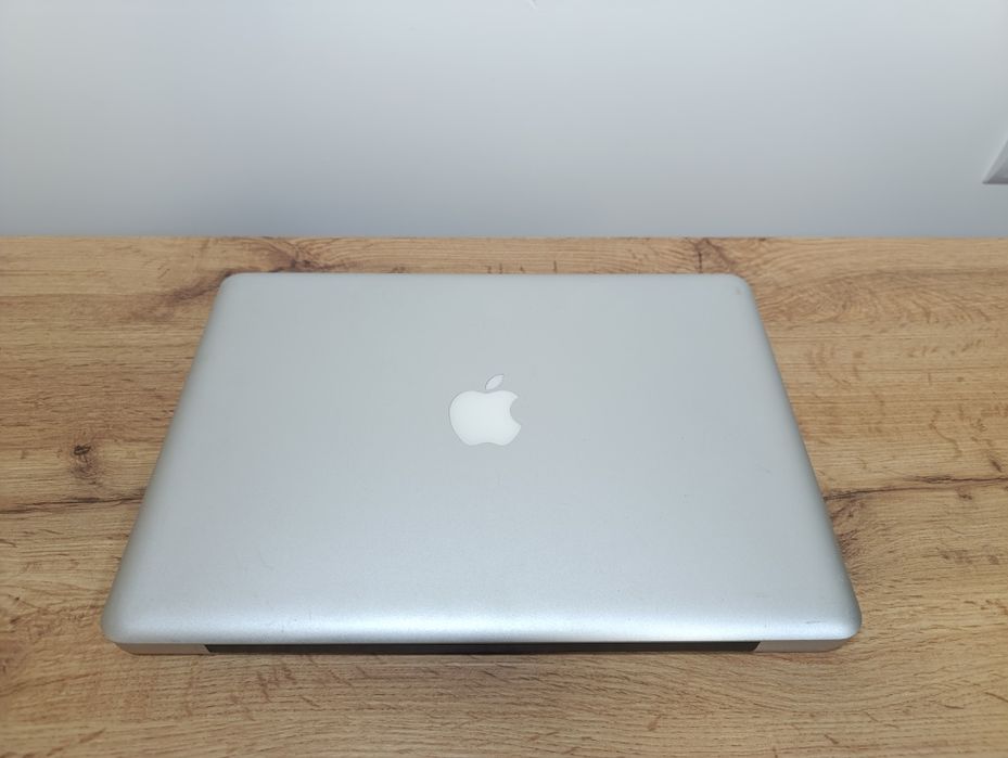 Apple MacBook на запчастини.Плата,матриця,батарея робочі
