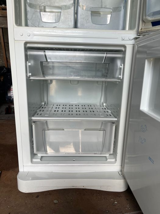 Холодильник INDESIT