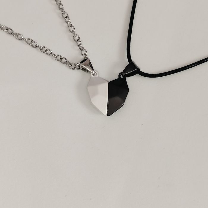 Парные кулоны - сердце на магнитах, подвеска, ланцюжок з кулоном