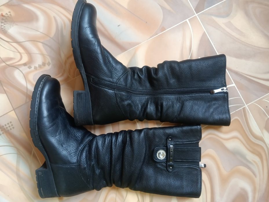 Чоботи жіночі р.39 зімові теплі  шкіряні