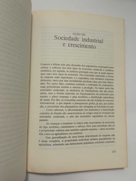 Dezoito lições sobre a sociedade industrial, de Raymond Aron