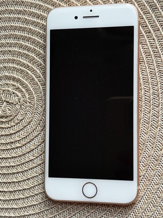iPhone 8  на 64 Gb