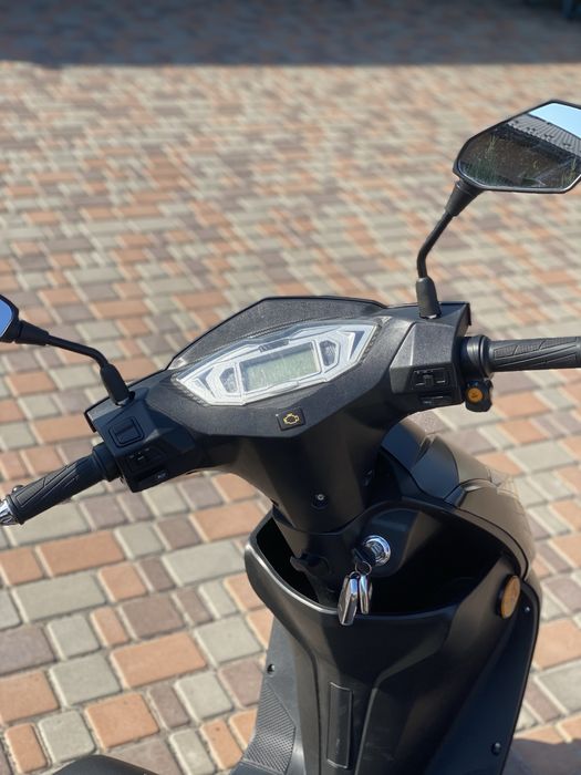 Продаю электроскутер Maxxter Falcon 3