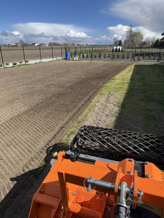 Usługi glebogryzarka równiarka ładowarka ciągnik