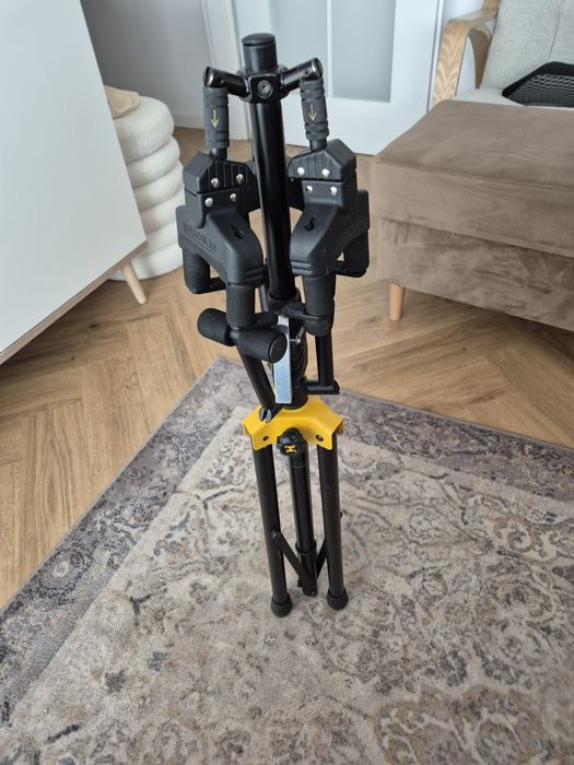 Hercules GS432B Plus statyw gitarowy na trzy gitary