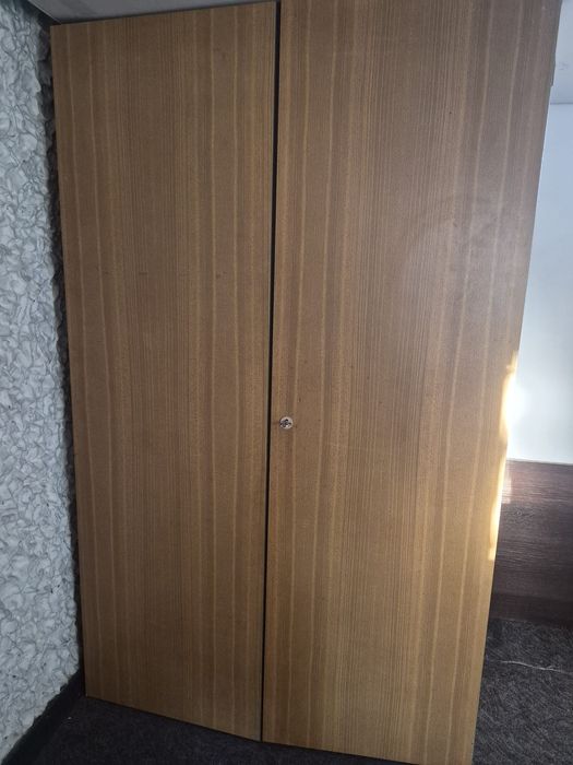 Szafa z półkami i miejscem na buty
