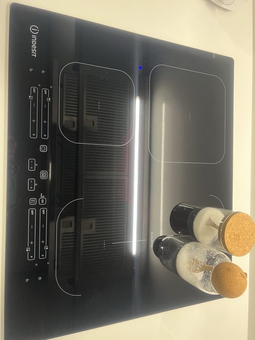 Placa inducao indesit com apenas 5 meses de uso, fatura a comprovar