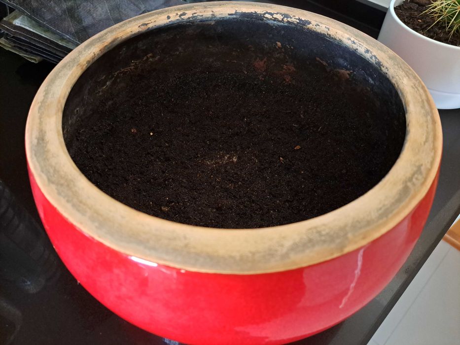 Vaso vermelho, acabamento vidrado