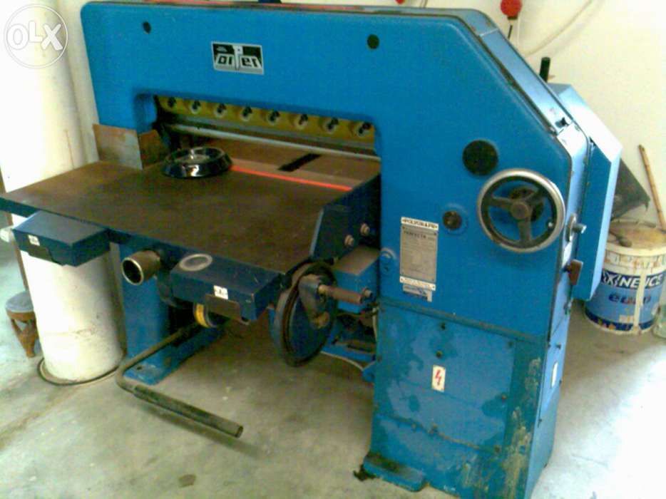 Guilhotina semi-automática