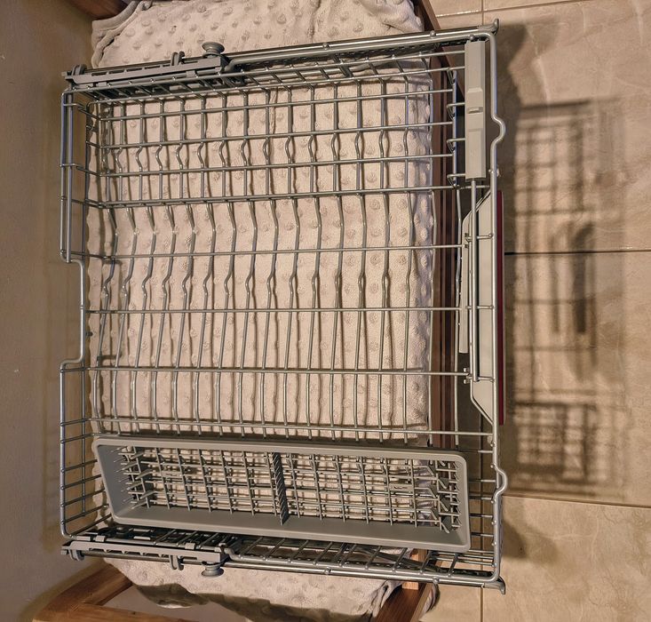 3 poziomowy kosz na naczynia Bosch extra space
17005523 • SGZ6RB04
