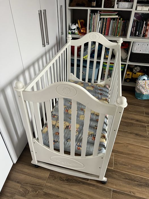 Дітяче ліжечко бу