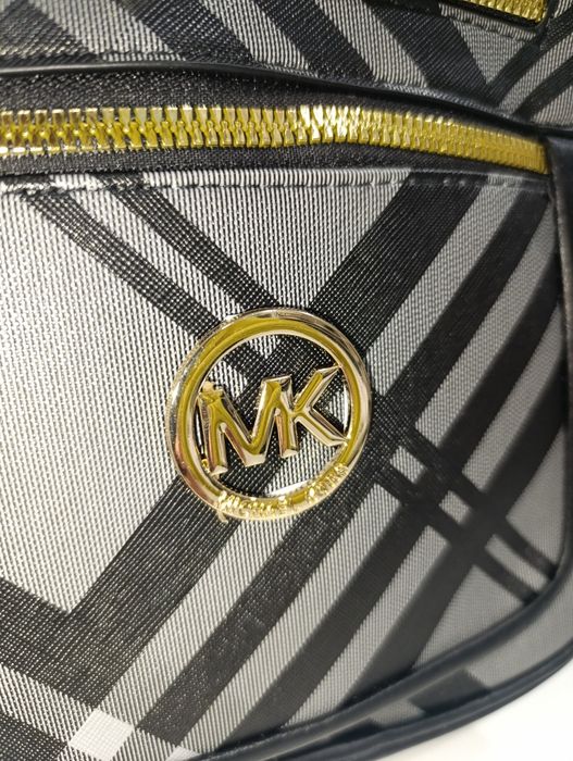 Mochila nova super confortável