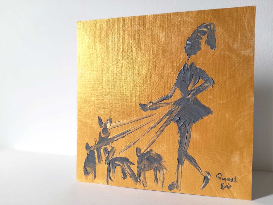Decoração Contemporânea Dourada, Pintura de Cor Ouro e Cinza, Silhueta Feminina a Passear Cães, Arte Abstrata