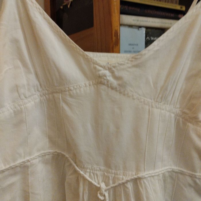 Vestido branco de alças Sfera