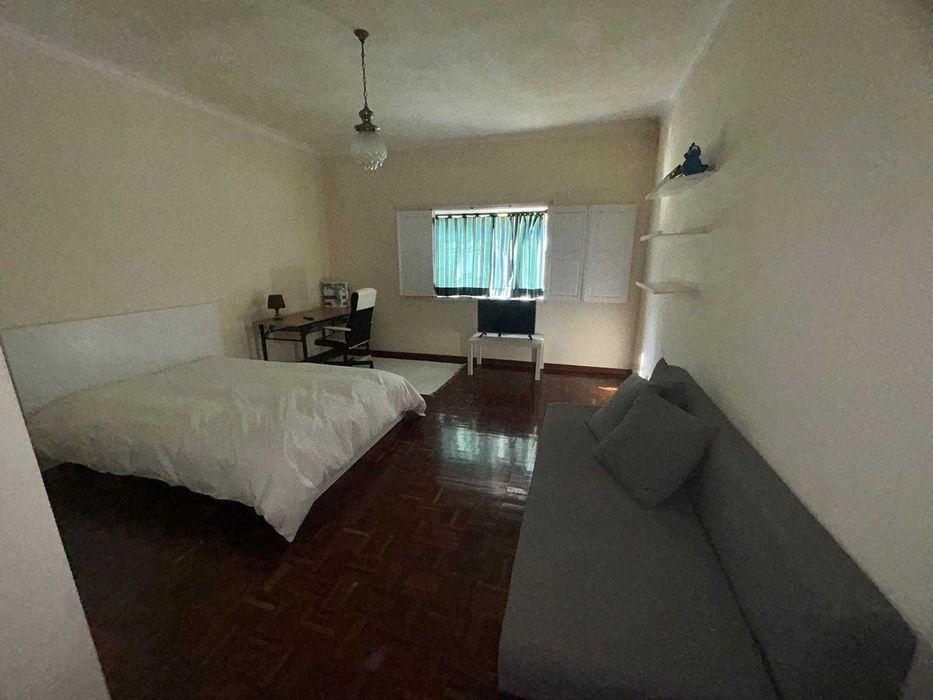 Moradia V5 no bairro dos Penedos Altos