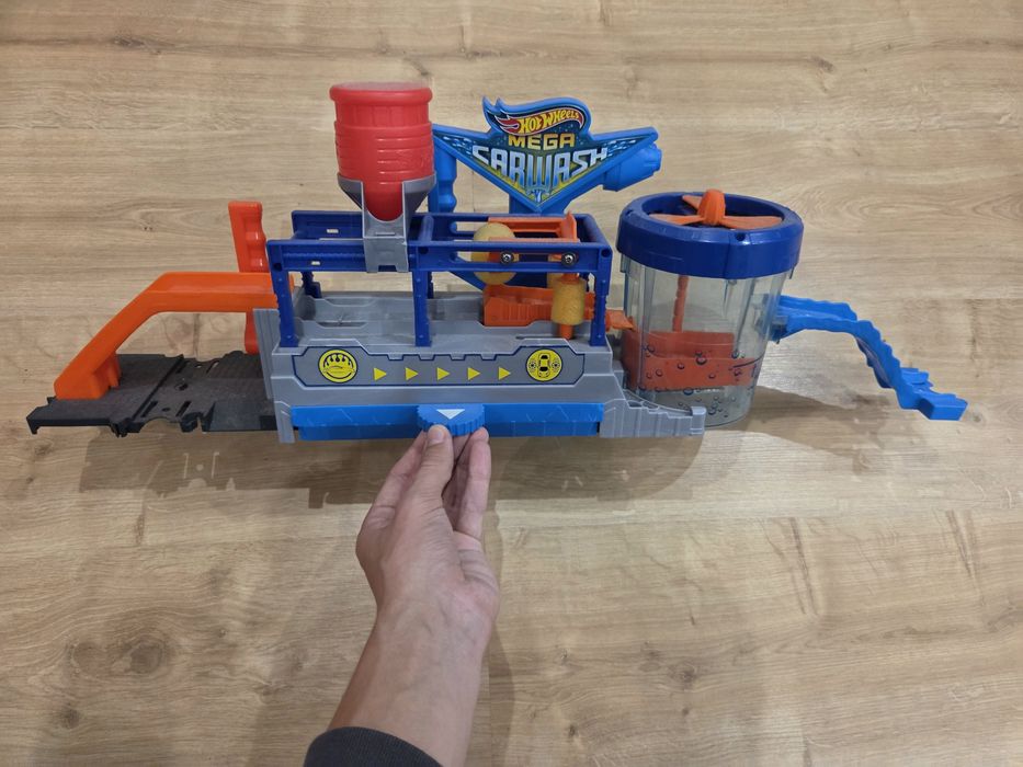 Трек Hot Wheels Мегаавтомийка (Mega Carwash) оригінал