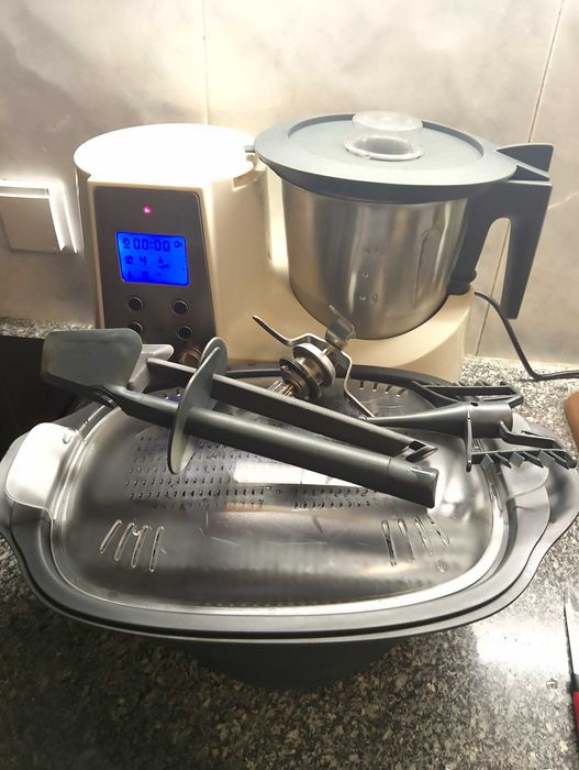 Yammi como nova com todos os acessórios