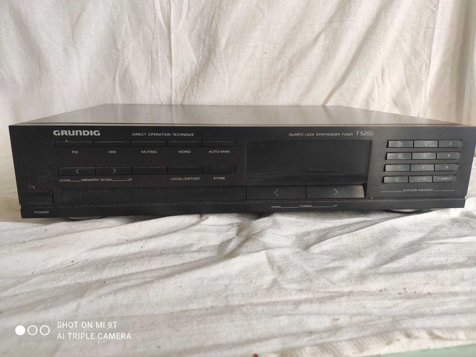 Цифровой тюнер GRUNDIG в отличном состоянии.