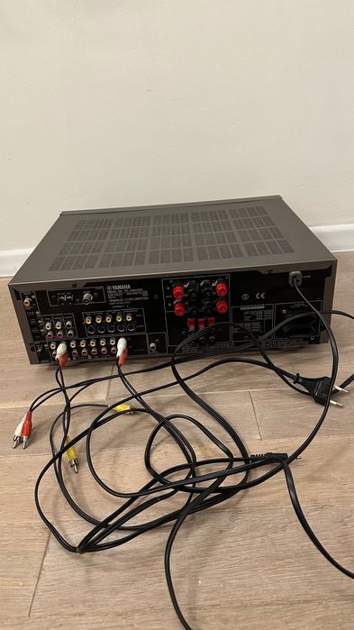 Yamaha RX-V520RDS – sprawny amplituner 5.1 + zasilacz, kable i pilot