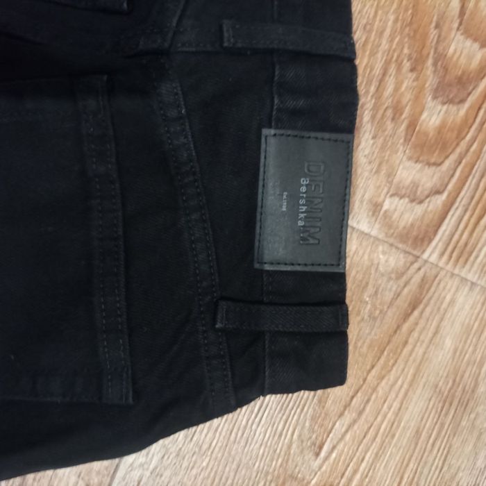 Чорні джинси Bershka 32 розмір