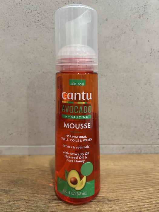 Pianka nawilżająca do włosów Cantu Avocado