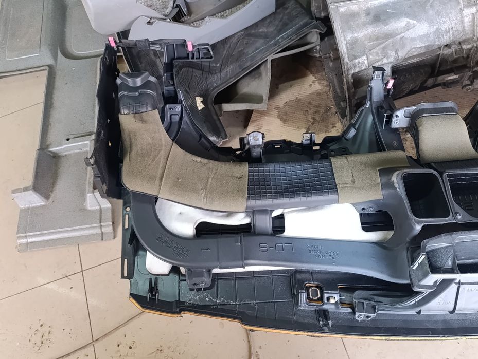 Продам панель Toyota Corolla 2012