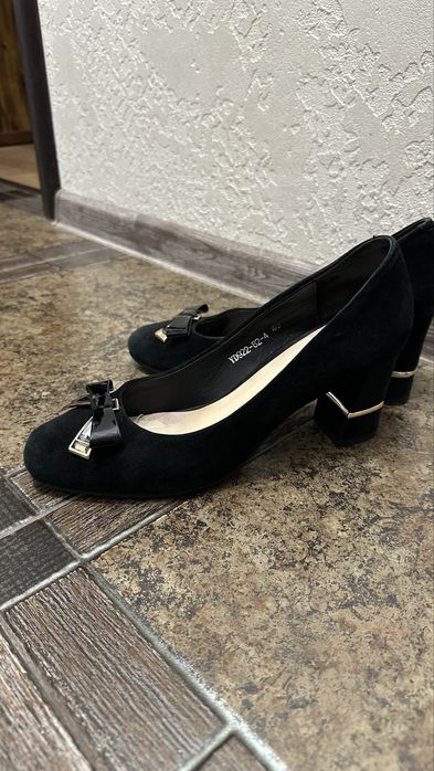 Замшеві жіночі туфлі