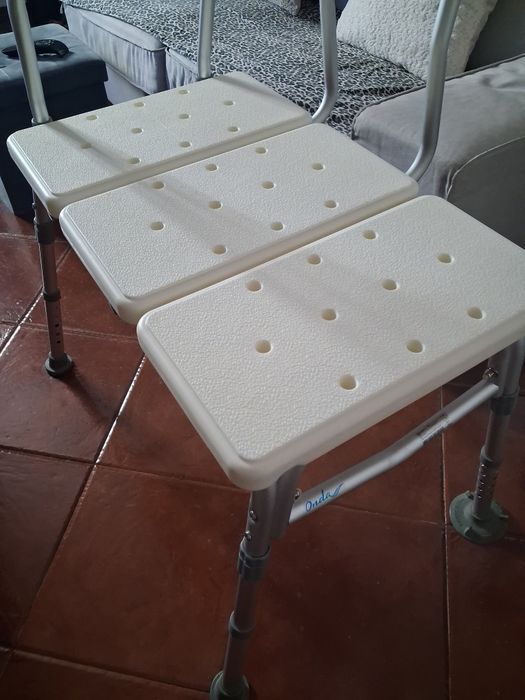 Cadeira de banho  dentro e fora com pés anti derrapante