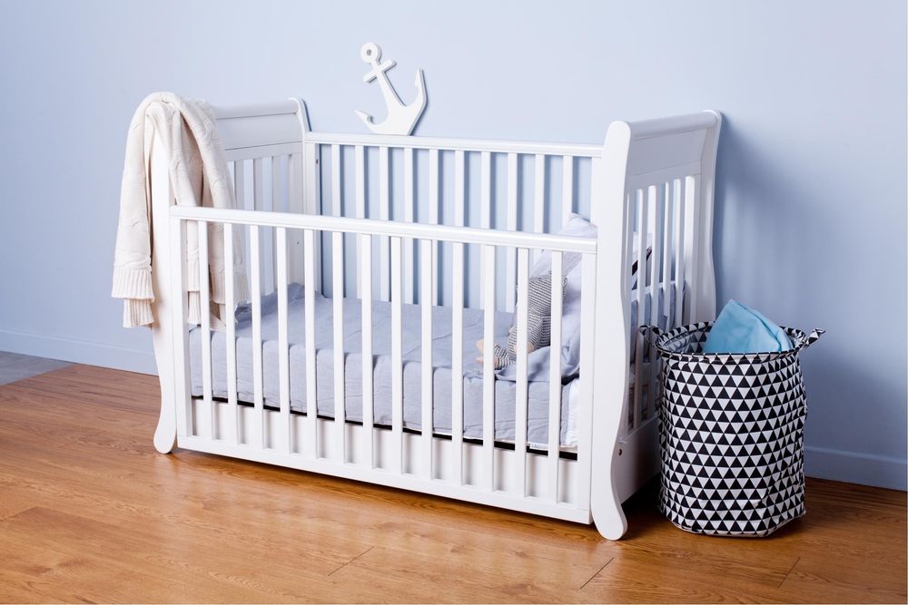 Łóżeczko niemowlęce dziecięce Troll Romantica 140x90 barierka materac