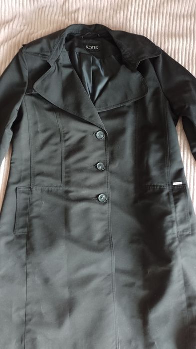 Lekki czarny elegancki płaszcz