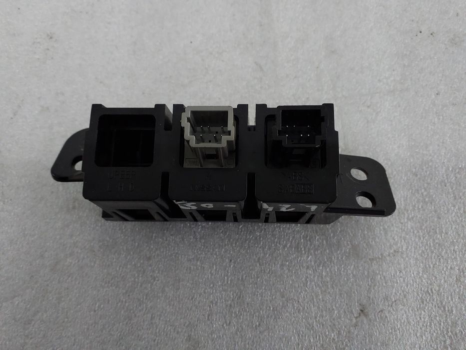 Comando / botão / interruptor multifunções NISSAN Leaf EV (ZE0)