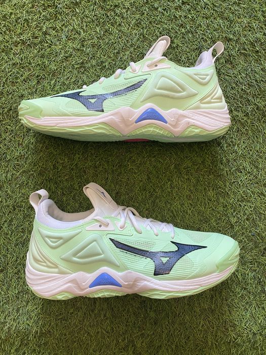 Волейбольні кросівки mizuno