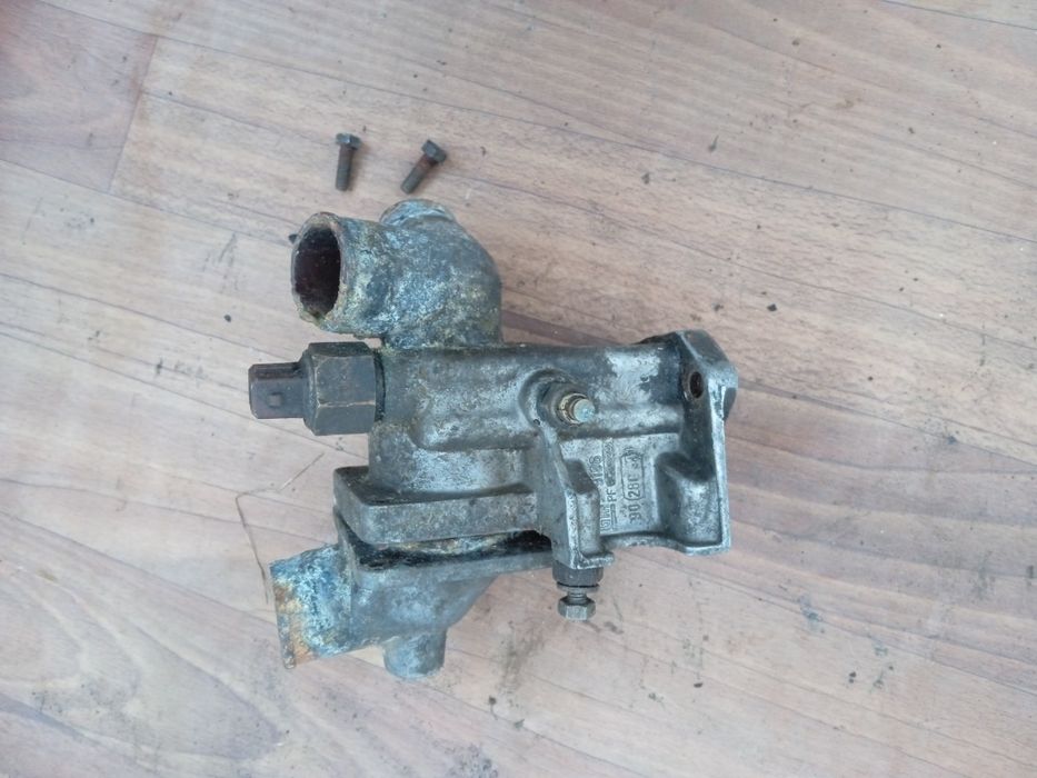 Корпус термостата Опель рекорд, фронтера