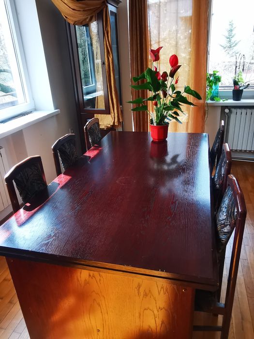 Drewniany stół jadalny z 6 krzesłami