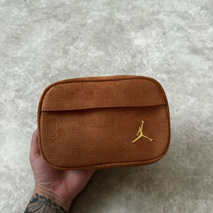 Сумка Nike Air Jordan Jam Suede Monogram Camera Bag 1.5L