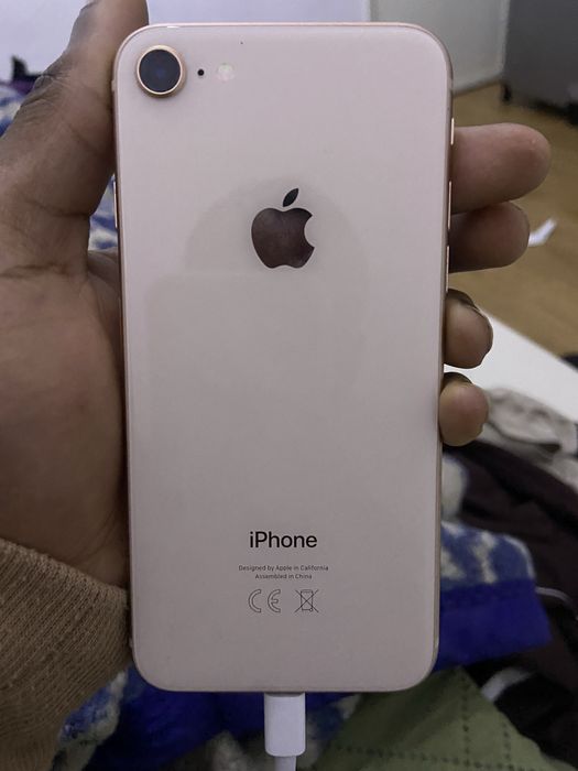 iPhone 8 dourado, 64gb limpo