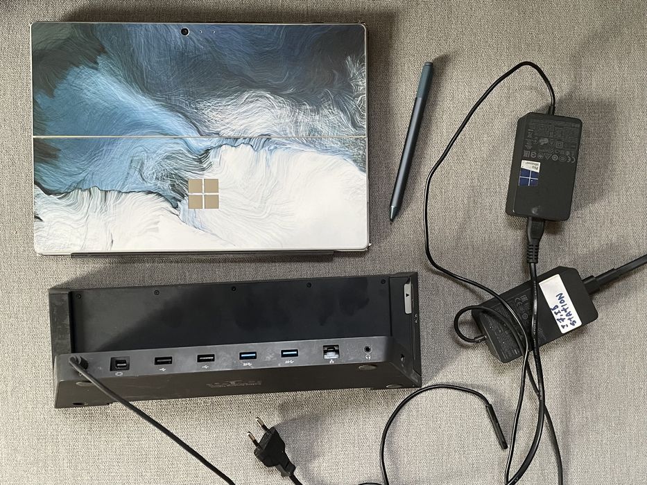 Microsoft Surface 5 Pro 256Gb i5 + dużo akcesoriów