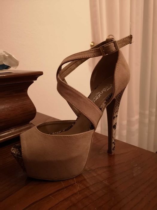 Sandália beje nº36