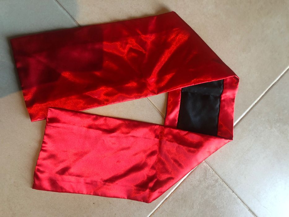 Disfarce falda e chal estilo Escaravelho