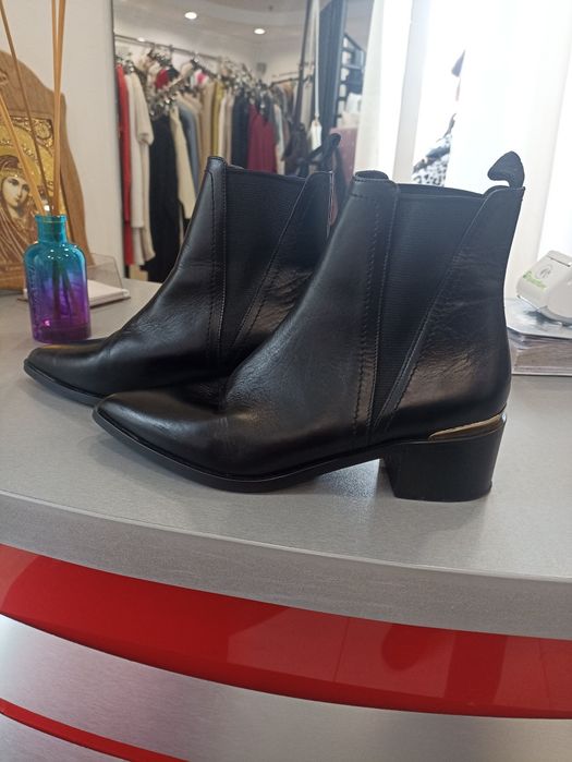 Продам Челсі, козачки. Шкіра. Minelli